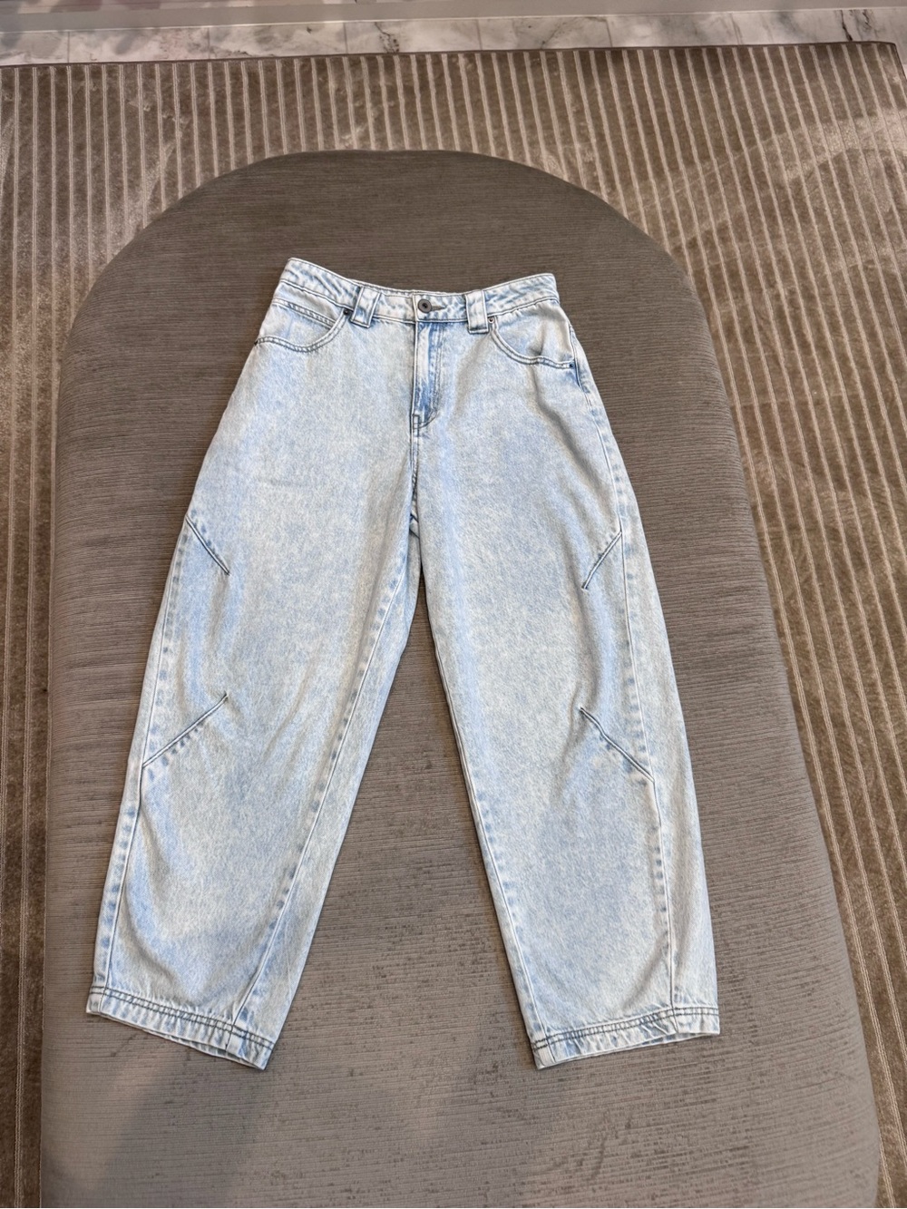 Light Wash Women’s Barrel Jeans — Casual Relaxed Fit